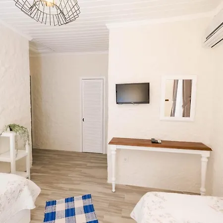 Herakles Bed & Breakfast Cesme