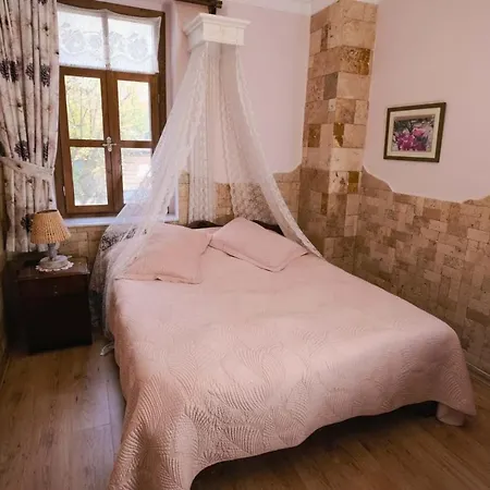 Herakles Bed & Breakfast *