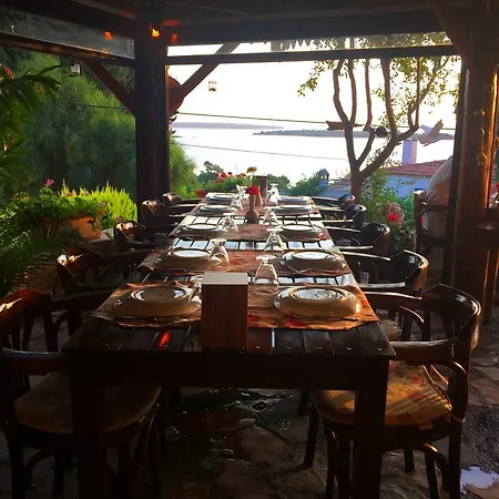 住宿加早餐酒店 Herakles Çeşme